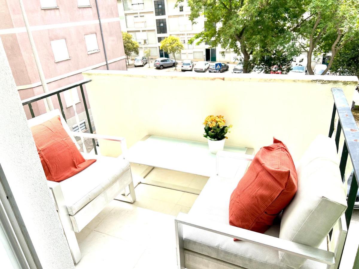 Almada Big Flat Next To Lisbon And Caparica Beach Exteriör bild