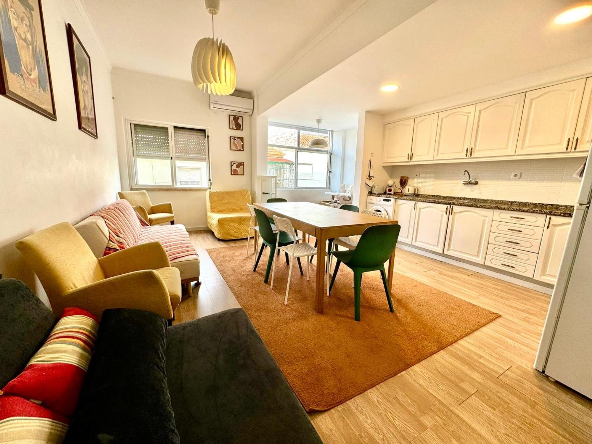 Almada Big Flat Next To Lisbon And Caparica Beach Exteriör bild