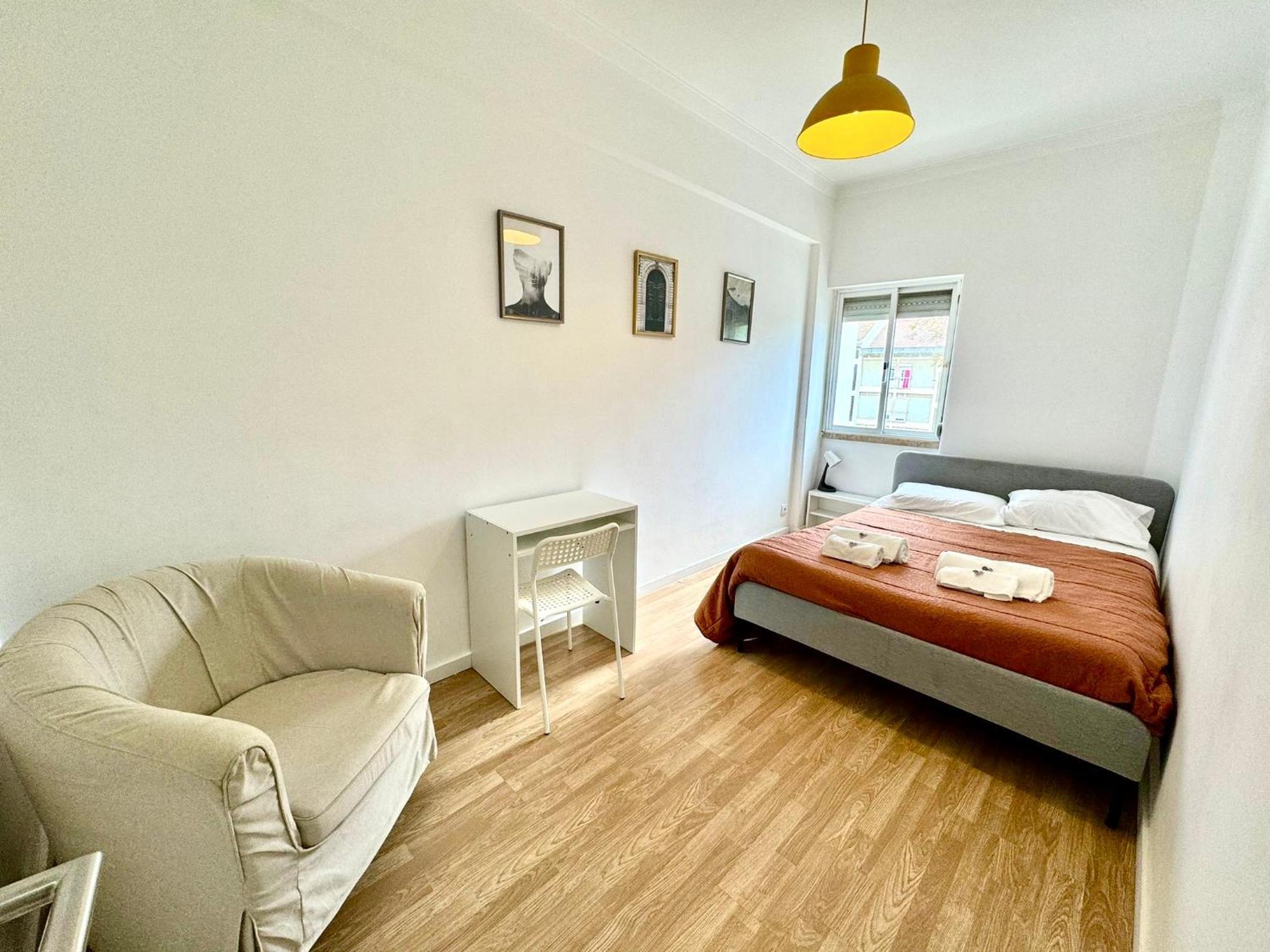 Almada Big Flat Next To Lisbon And Caparica Beach Exteriör bild