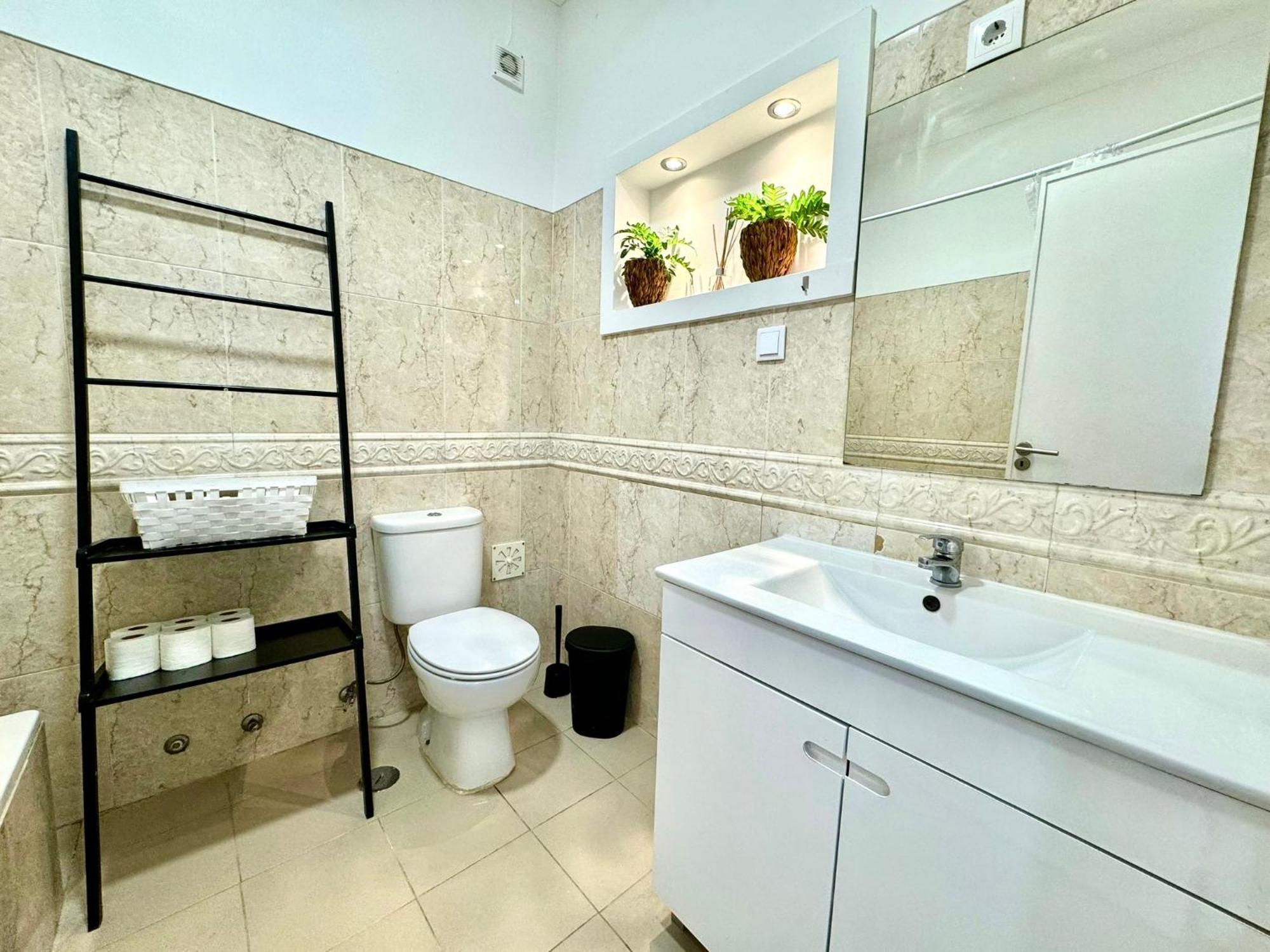 Almada Big Flat Next To Lisbon And Caparica Beach Exteriör bild