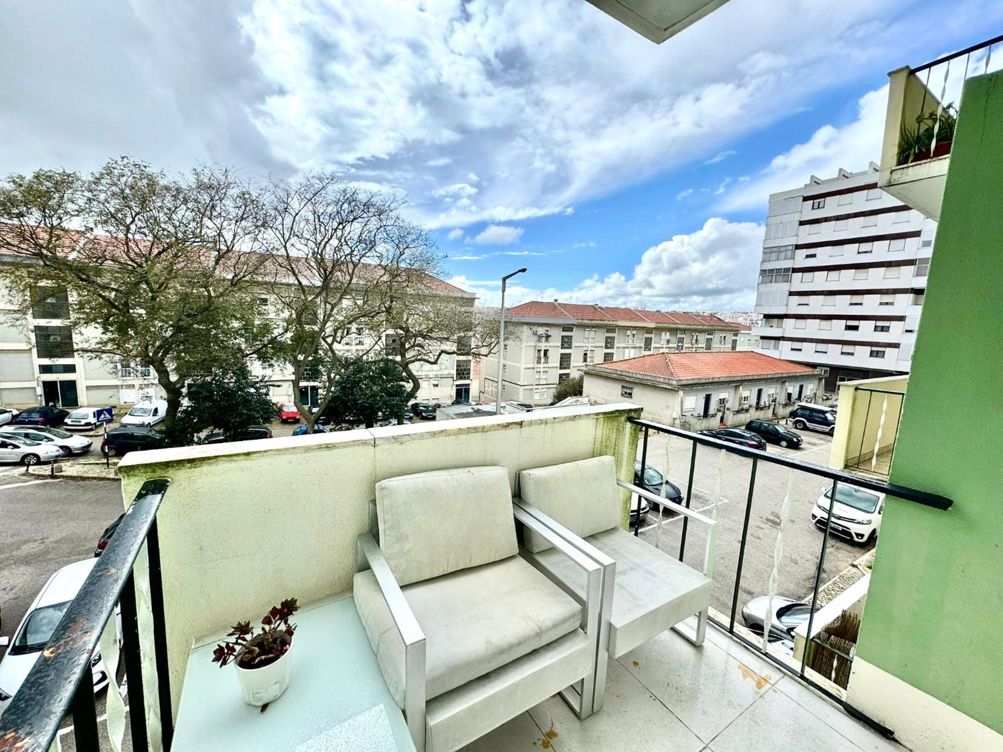 Almada Big Flat Next To Lisbon And Caparica Beach Exteriör bild